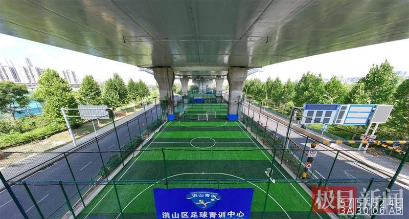 杨泗港快速通道桥下足球场 - 武汉场馆照片