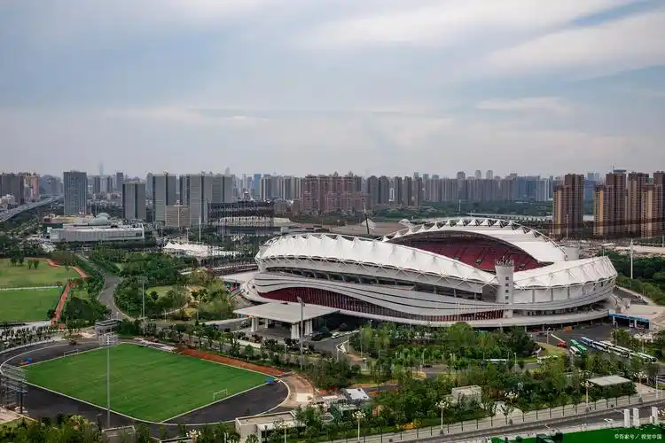 武汉江夏大学城体育中心 - 武汉场馆照片