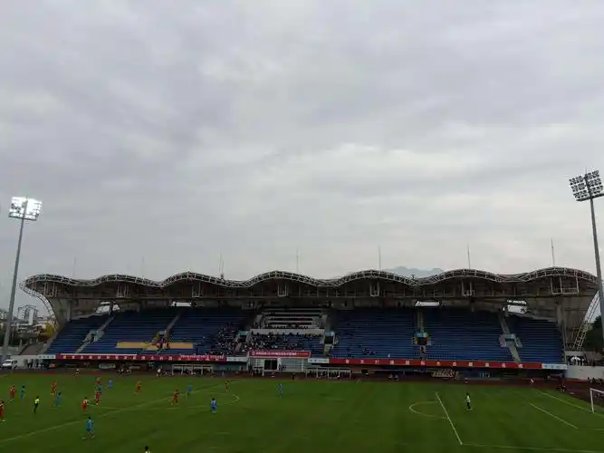成都都江堰体育中心足球场 - 成都场馆照片