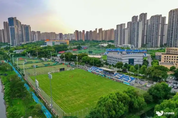 武汉东西湖区足球场 - 武汉场馆照片