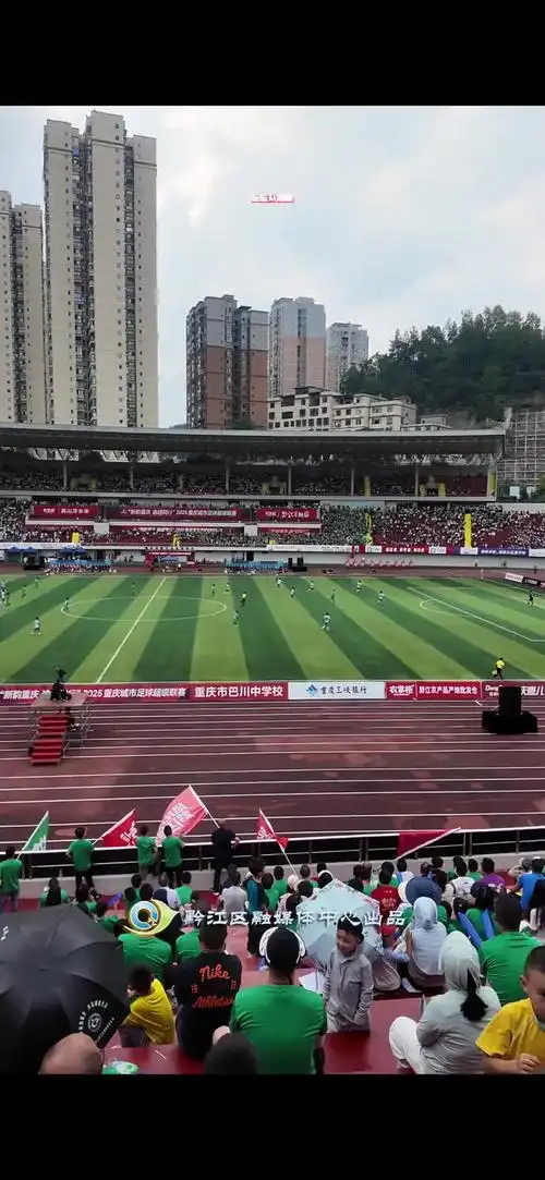 重庆黔江区足球场 - 重庆场馆照片